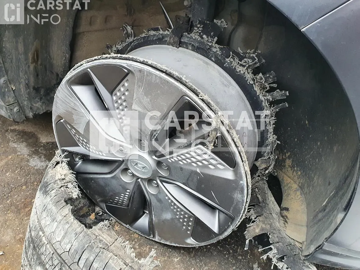Photo 2 of 63: 2020 Hyundai Kona Electric, VIN KMHK381GFLU104457 — Korean insurance auction