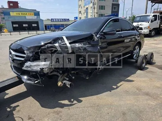 Photo 2 of 12: 2017 Mercedes-Benz C220d 4Matic — Korean insurance auction