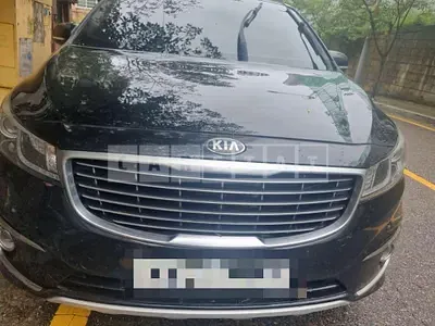 Photo 1 of 6: 2015 Kia Carnivals — Korean insurance auction