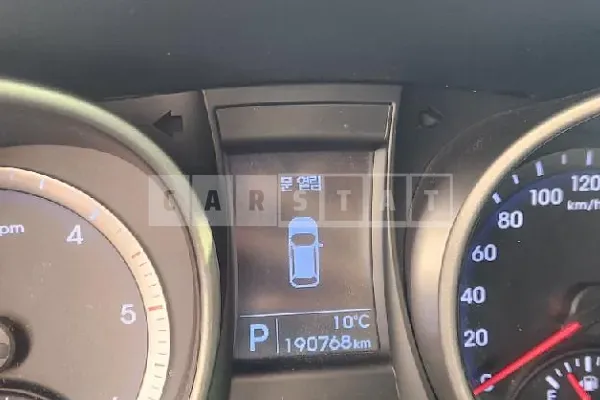Photo 2 of 11: 2015 Hyundai Santa Fe — Korean insurance auction