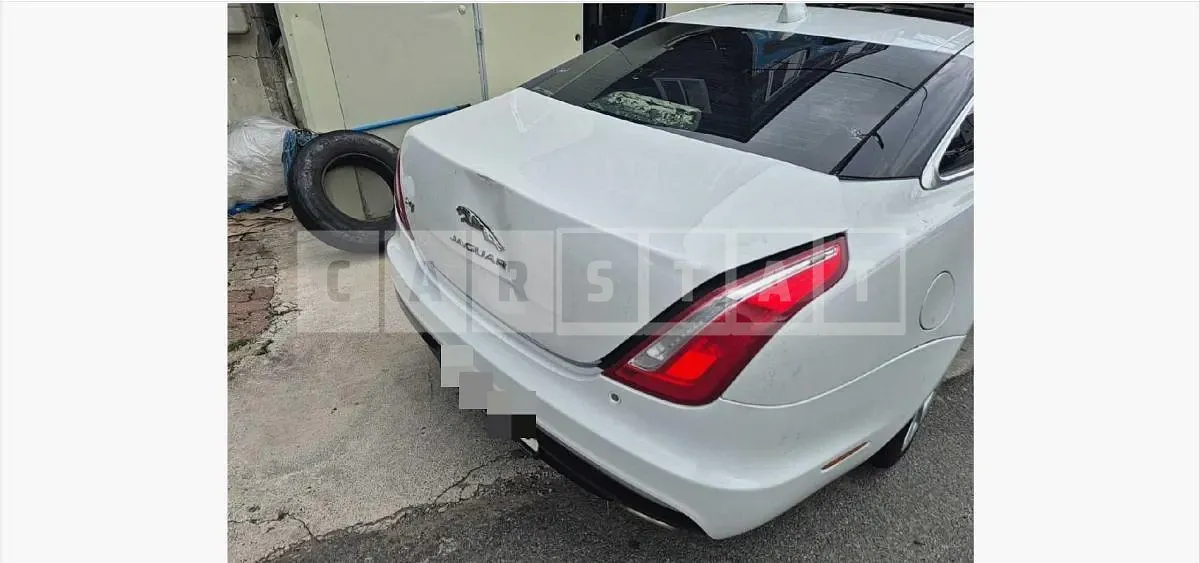 Photo 2 of 20: 2017 Jaguar XJ 3.0d — Korean insurance auction