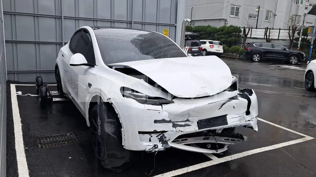 Photo 2 of 23: 2023 Tesla Model Y RWD, VIN LRWYGCFS1RC206803 — Korean insurance auction