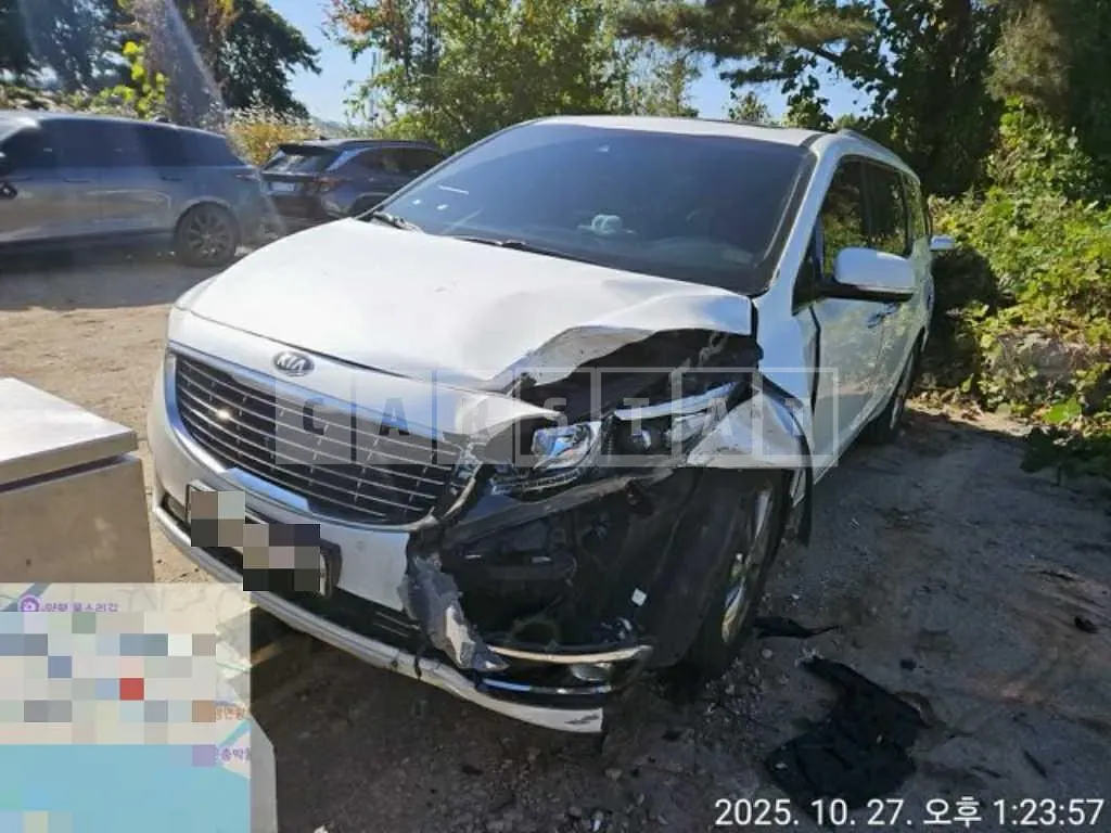 Photo 2 of 8: 2016 Kia Carnival Limousine — Korean insurance auction