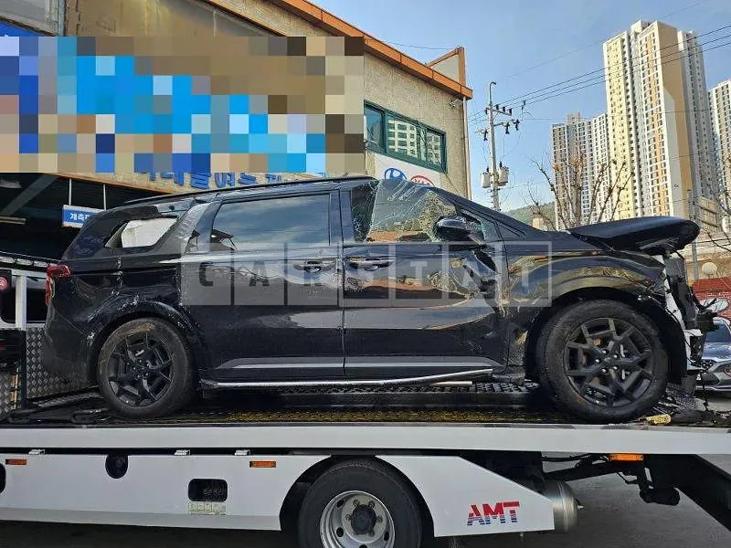 Photo 2 of 26: 2025 Kia Carnival Hybrid — Korean insurance auction