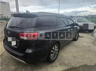 Photo 1 of 28: 2017 Kia Carnivals — Korean insurance auction