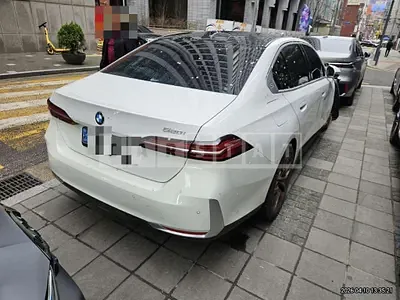 Photo 1 of 37: 2024 BMW 520i — Korean insurance auction
