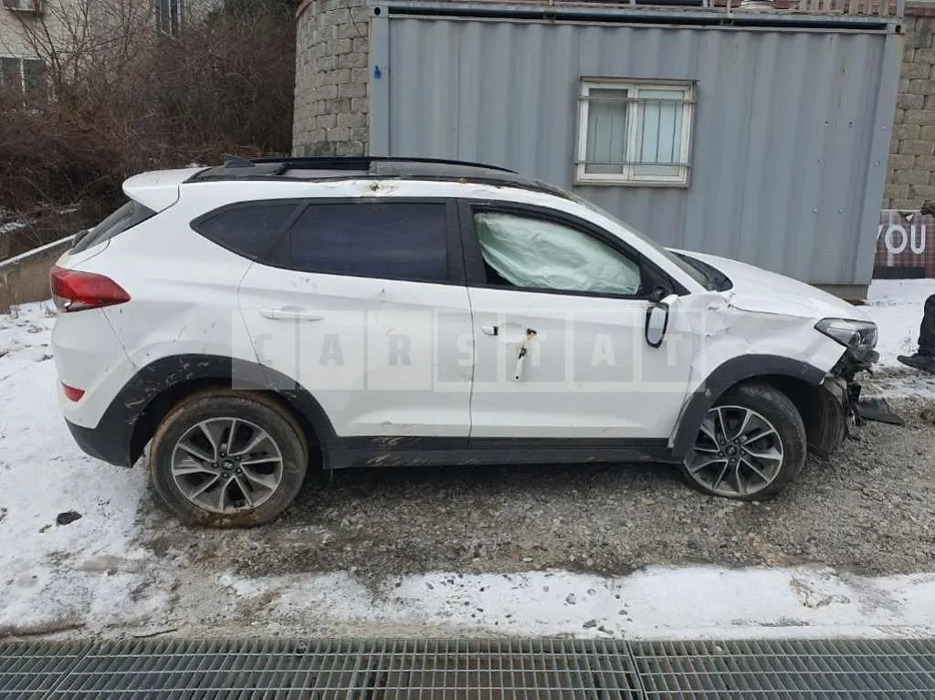 Photo 2 of 18: 2018 Hyundai Tucson, VIN KMHJ381ADJU628057 — Korean insurance auction