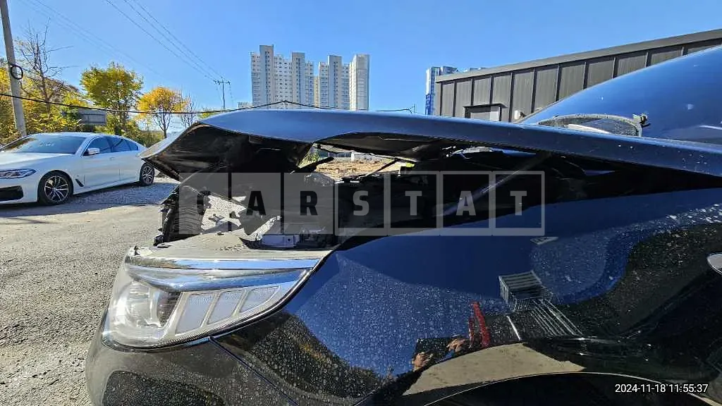 Photo 2 of 24: 2017 Kia K5 — Korean insurance auction