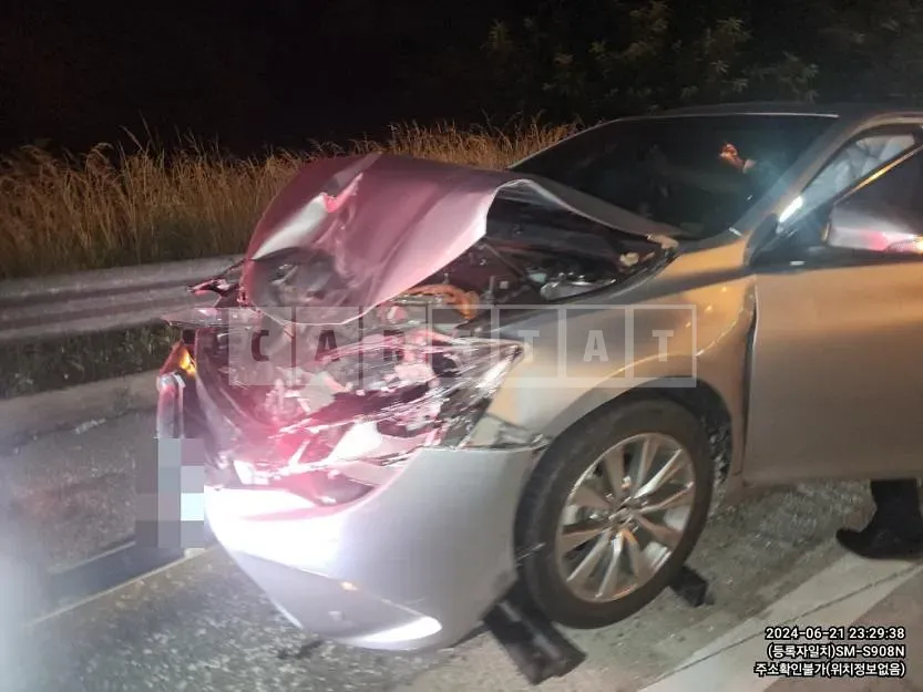 Photo 2 of 9: 2017 Toyota Camry Hybrid — Korean insurance auction