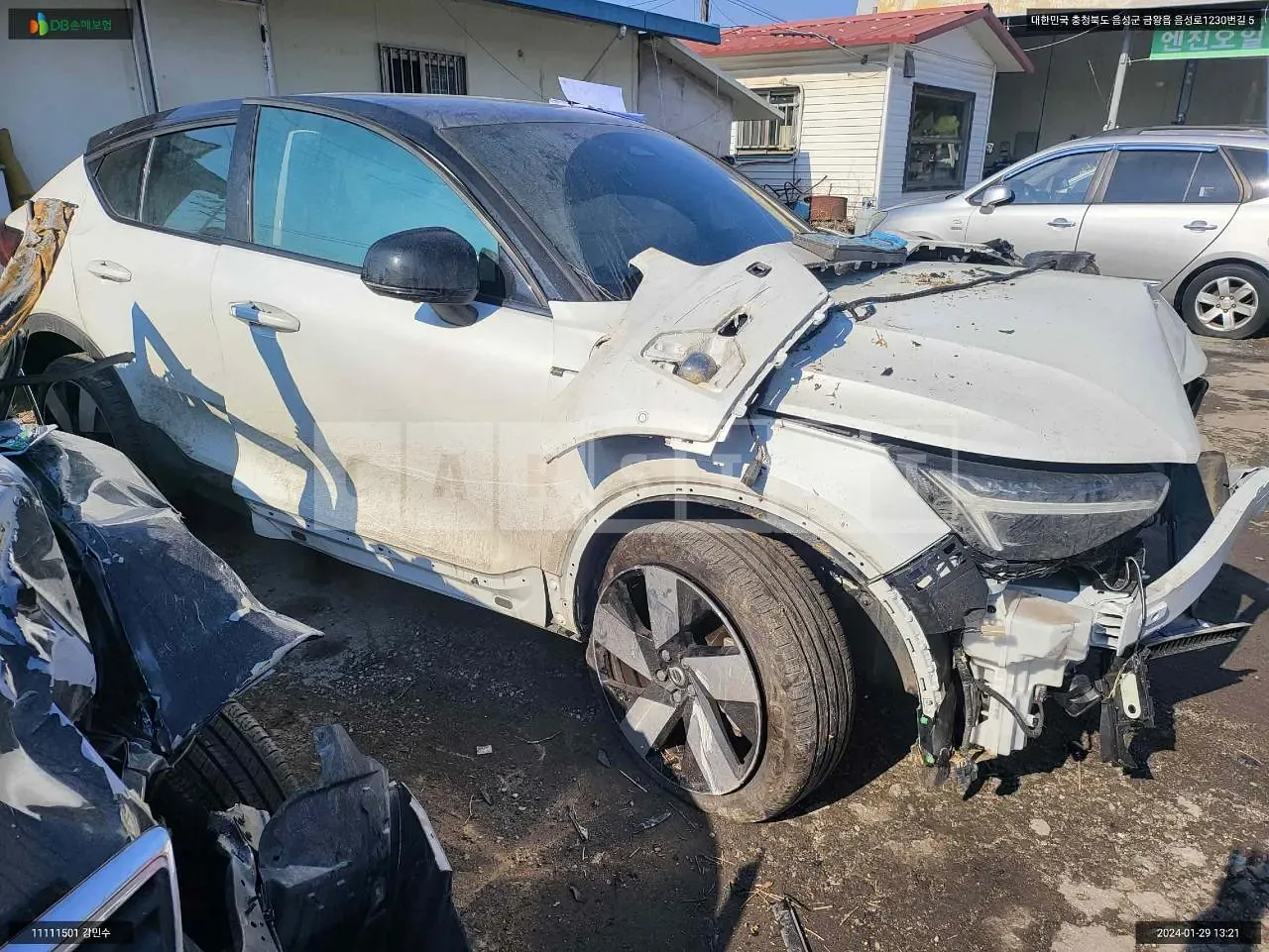 Photo 2 of 13: 2022 Volvo C40 Recharge Twin, VIN YV1XKEDAEN2006967 — Korean insurance auction