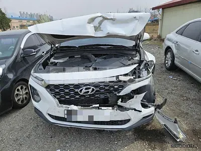 Photo 1 of 13: 2018 Hyundai Santa Fe TM 2.0 — Korean insurance auction