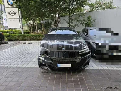 Photo 1 of 33: 2022 BMW 530i — Korean insurance auction