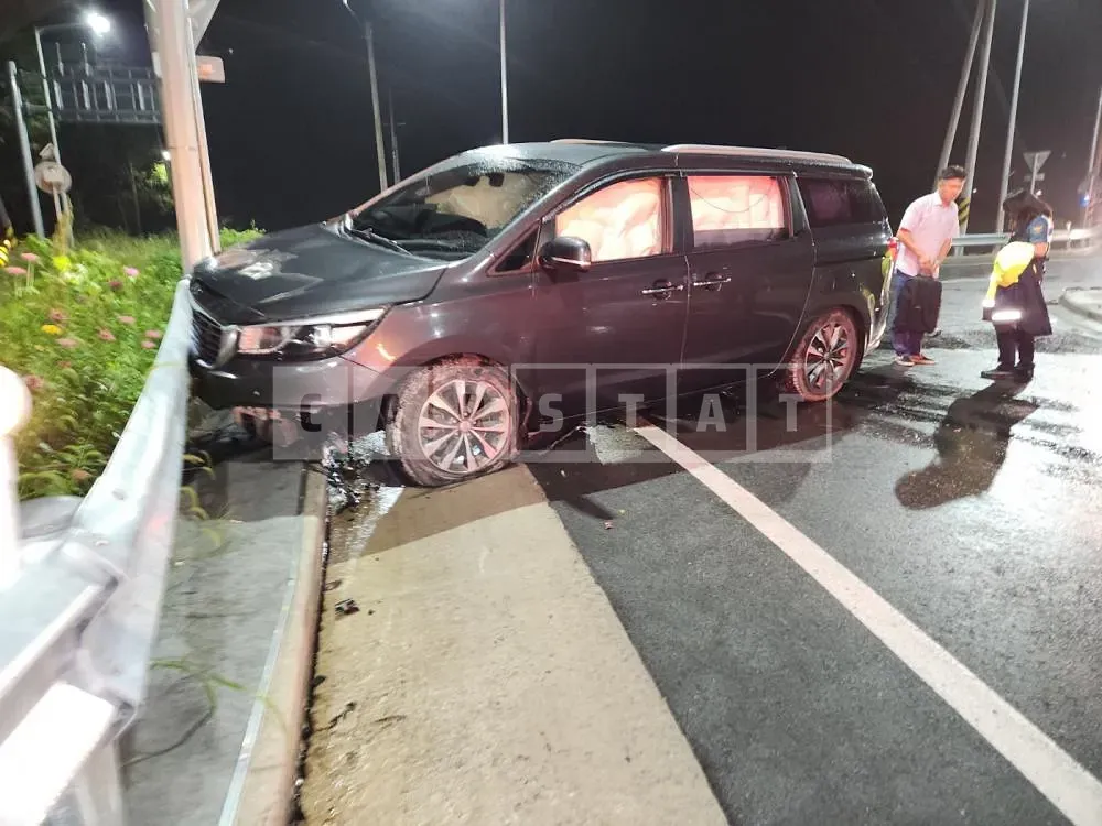 Photo 2 of 23: 2017 Kia Carnival, VIN KNAMB81ABJS398057 — Korean insurance auction