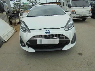 Photo 1 of 21: 2018 Toyota Prius C, VIN JTDKDTB35K1621382 — Korean insurance auction