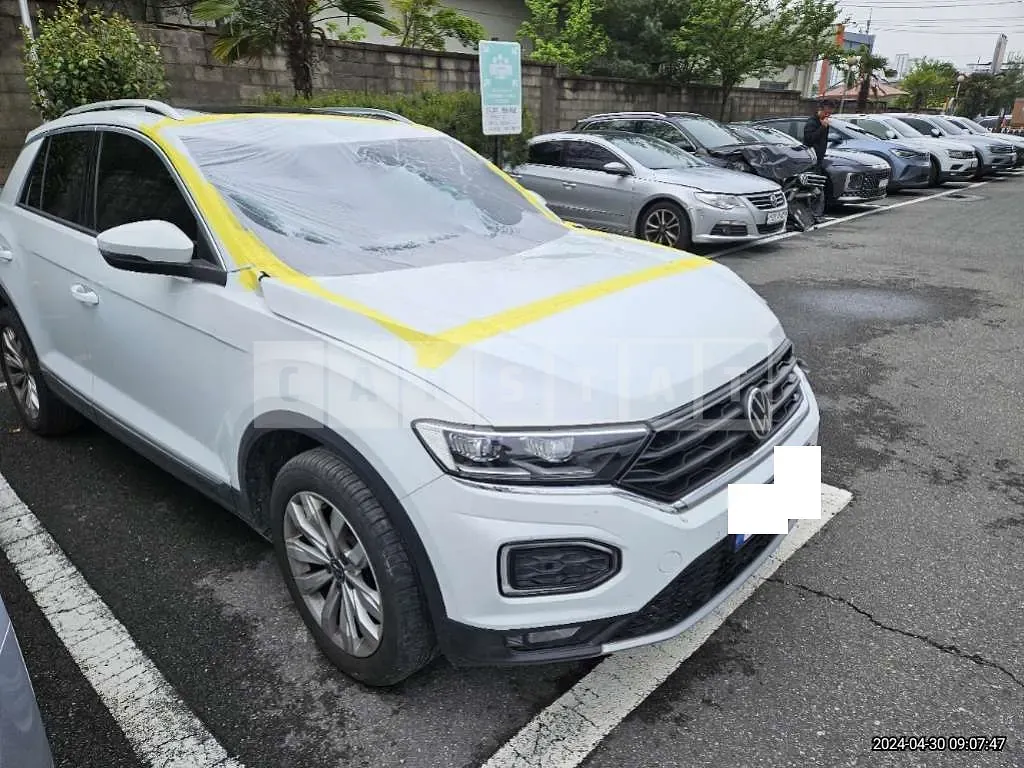 Photo 2 of 16: 2021 Volkswagen T-Roc 2.0 TDI — Korean insurance auction