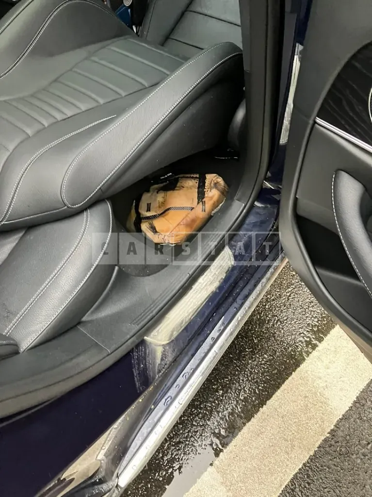 Photo 2 of 11: 2018 Mercedes-Benz E200, VIN WDDZF4CB9JA373405 — Korean insurance auction
