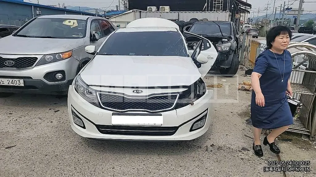 Photo 2 of 9: 2015 Kia K5, VIN KNAGN418BFA535254 — Korean insurance auction