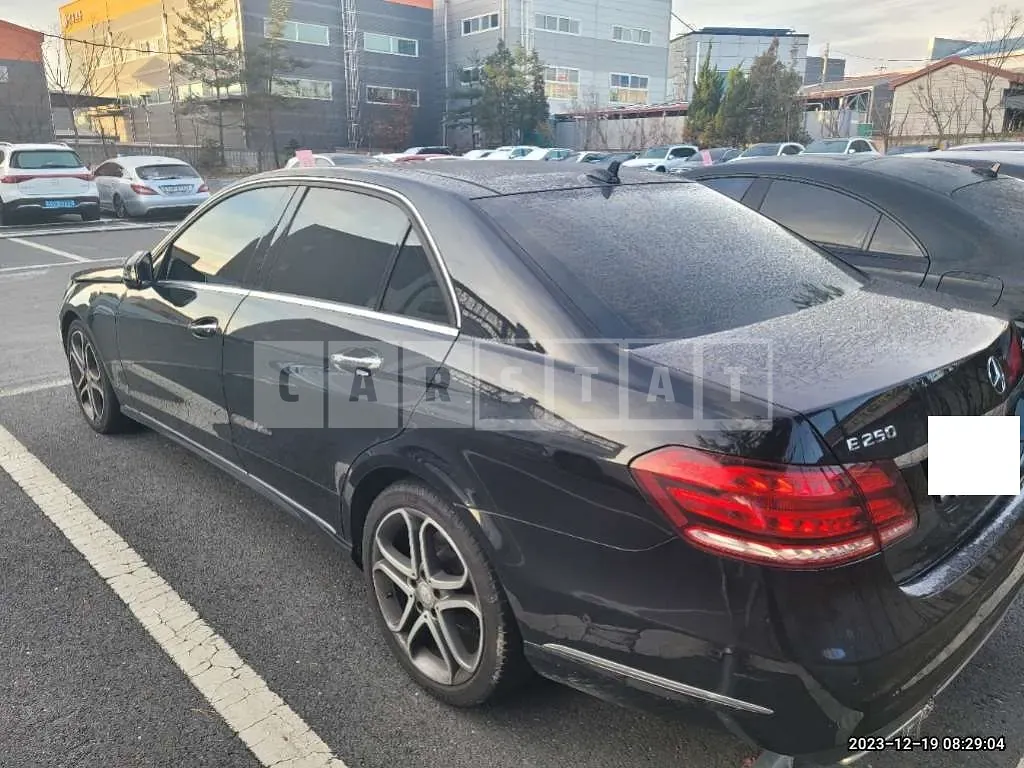 Photo 2 of 19: 2016 Mercedes-Benz E250 BlueTec 4Matic, VIN WDDHF9HB5GB260233 — Korean insurance auction
