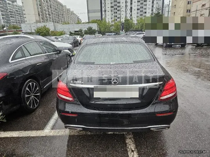 Photo 2 of 14: 2019 Mercedes-Benz E300 e — Korean insurance auction