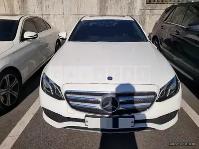 Photo 1 of 24: 2017 Mercedes-Benz E200, VIN WDDZF4CB3HA137617 — Korean insurance auction