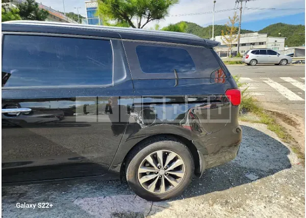 Photo 2 of 9: 2018 Kia Carnival — Korean insurance auction