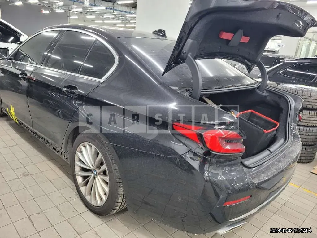 Photo 2 of 40: 2022 BMW 520i, VIN WBA11BH08NWX60499 — Korean insurance auction
