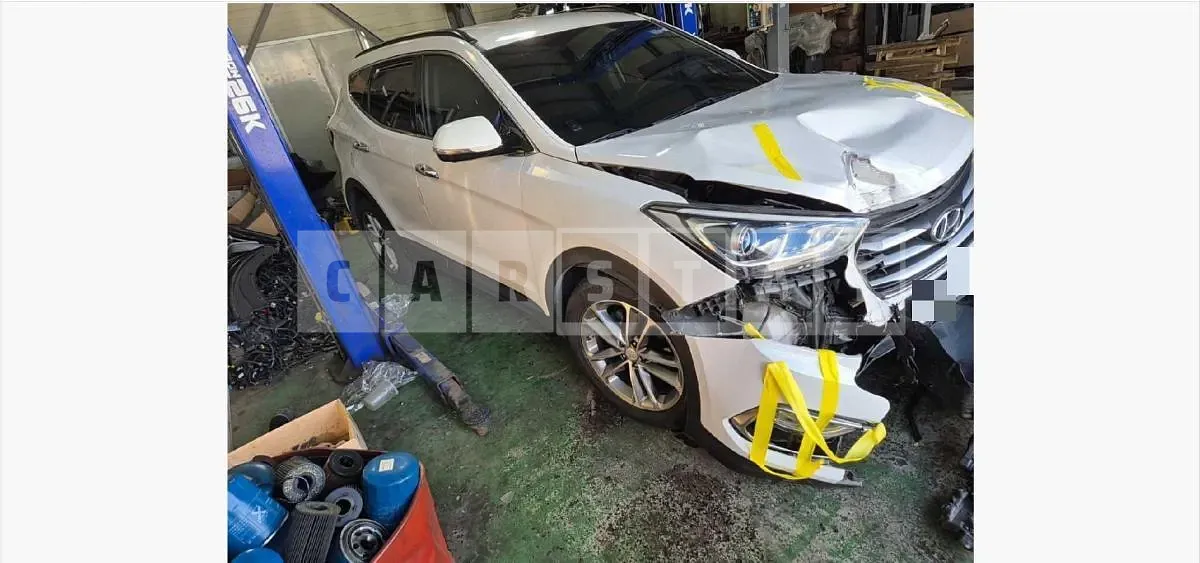 Photo 2 of 10: 2016 Hyundai Santa Fe 2.0 — Korean insurance auction