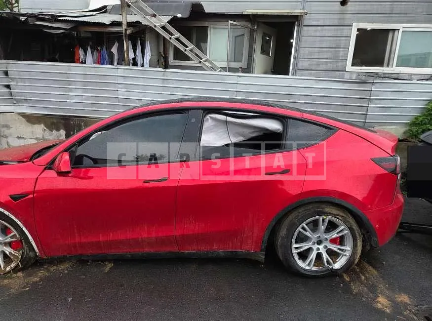 Photo 2 of 10: 2021 Tesla Model Y Long Range — Korean insurance auction