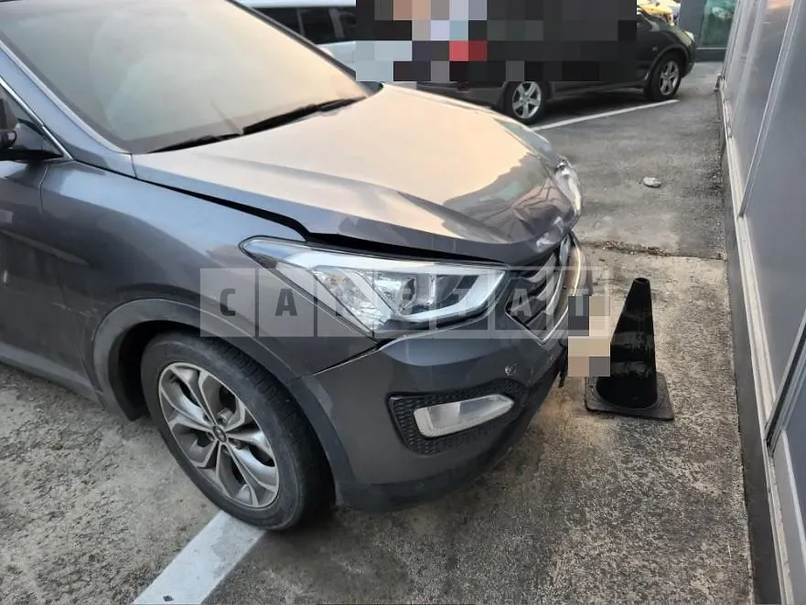Photo 2 of 5: 2015 Hyundai Santa Fe DM — Korean insurance auction