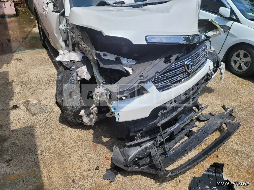 Photo 2 of 48: 2017 Kia Mojave, VIN KNAKN814DHA157389 — Korean insurance auction