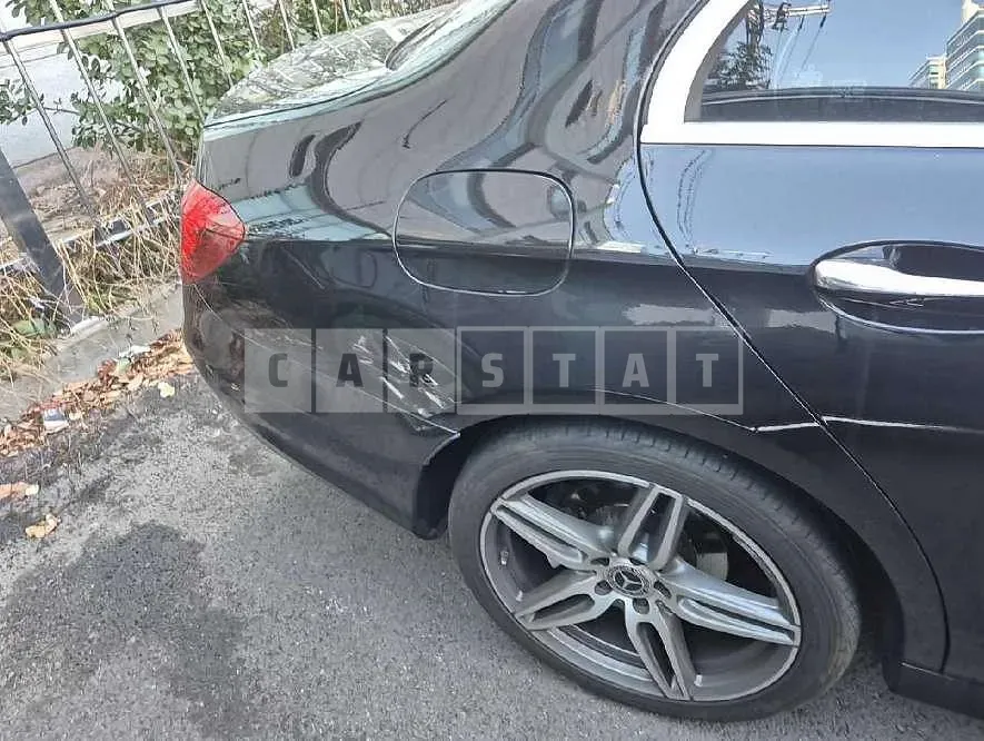 Photo 2 of 32: 2018 Mercedes-Benz E300 — Korean insurance auction
