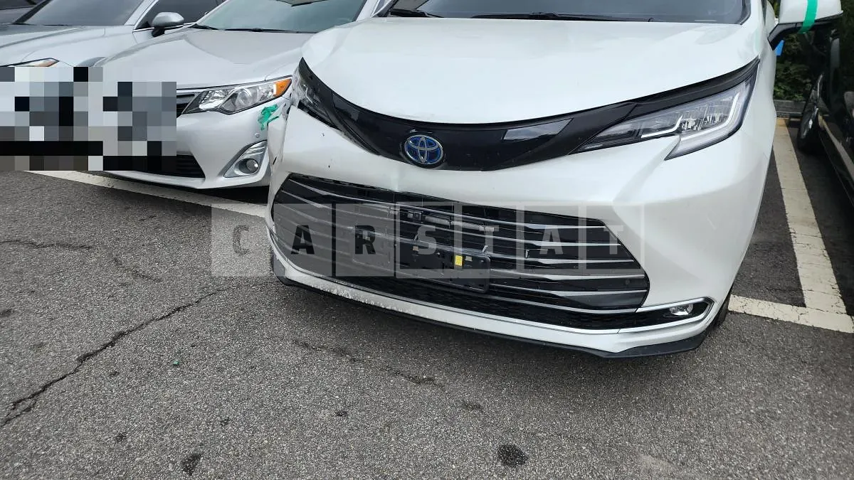 Photo 2 of 18: 2022 Toyota Siena Hybrid — Korean insurance auction