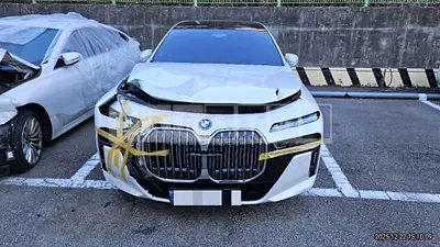 Photo 1 of 53: 2023 BMW 750e xDrive — Korean insurance auction