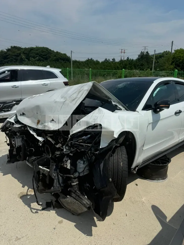 Photo 2 of 3: 2018 Porsche Panamera 4S — Korean insurance auction