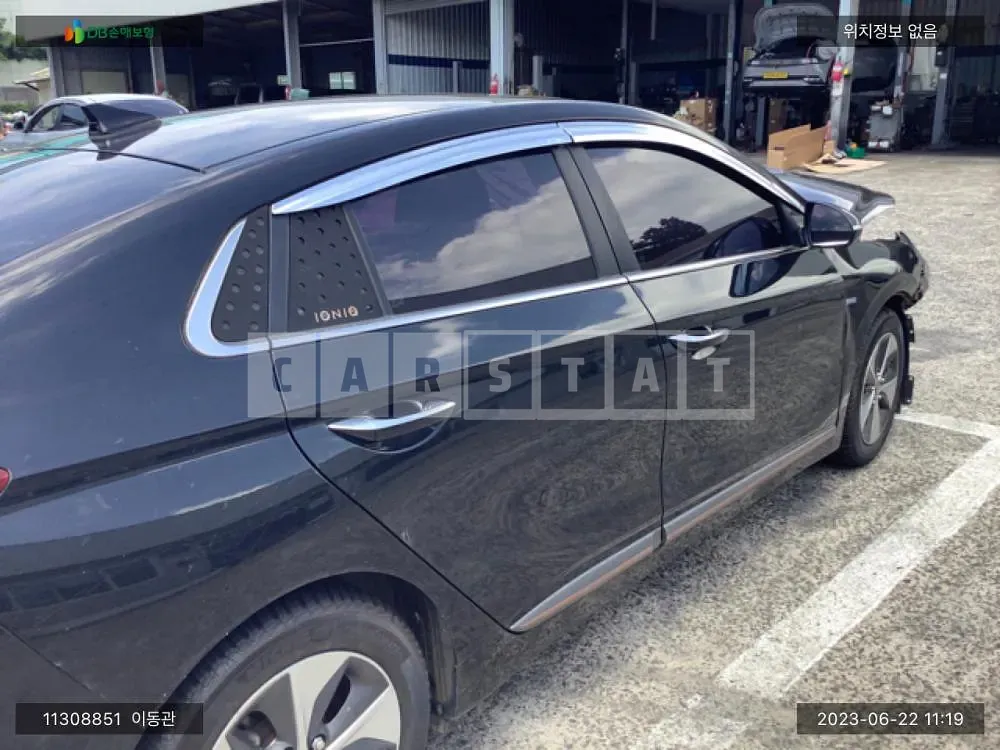 Photo 2 of 12: 2017 Hyundai IONIQ Electric, VIN KMHC051HFJU013973 — Korean insurance auction