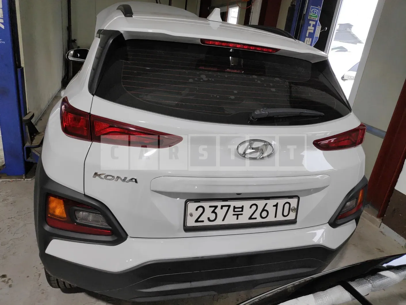Photo 2 of 19: 2020 Hyundai Kona, VIN KMHK4815GLU628918 — Korean insurance auction