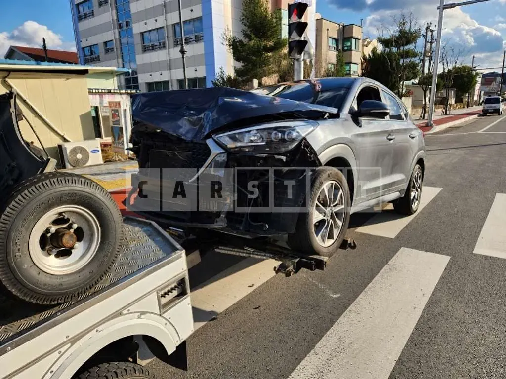 Photo 2 of 9: 2018 Hyundai Tucson, VIN KMHJ2815GJU645728 — Korean insurance auction