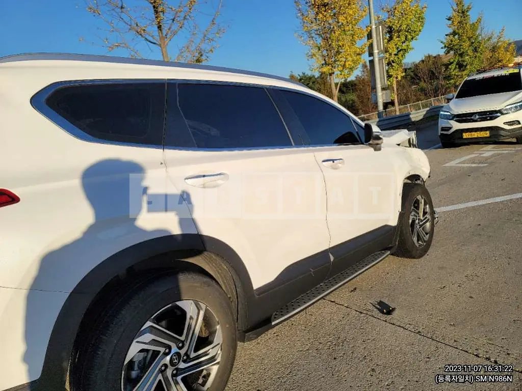 Photo 2 of 16: 2021 Hyundai Santa Fe, VIN KMHS381HGMU399703 — Korean insurance auction