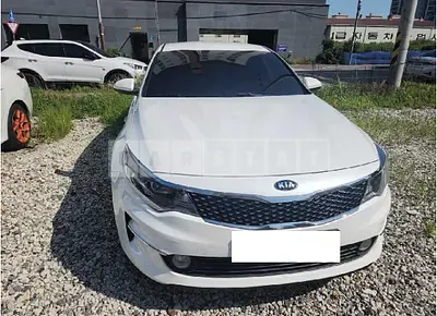 Photo 1 of 19: 2018 Kia K5 — Korean insurance auction