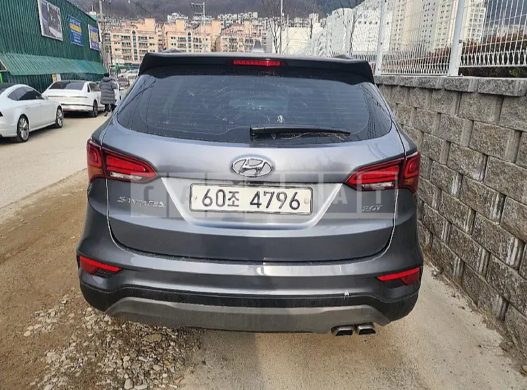 Photo 2 of 29: 2018 Hyundai Santa Fe, VIN KMHSW81ABJU861394 — Korean insurance auction