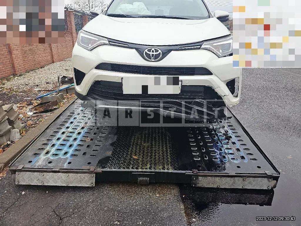 Photo 2 of 16: 2017 Toyota RAV4 2WD, VIN JTMYFREV2HD098768 — Korean insurance auction