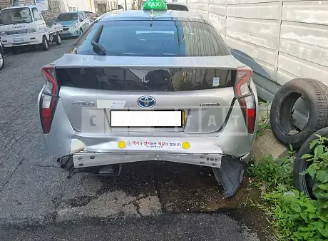 Photo 2 of 14: 2018 Toyota Prius, VIN JTDKBRFU4J3074331 — Korean insurance auction