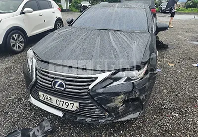 Photo 1 of 34: 2016 Lexus ES300h, VIN JTHBW1GG3G2119948 — Korean insurance auction