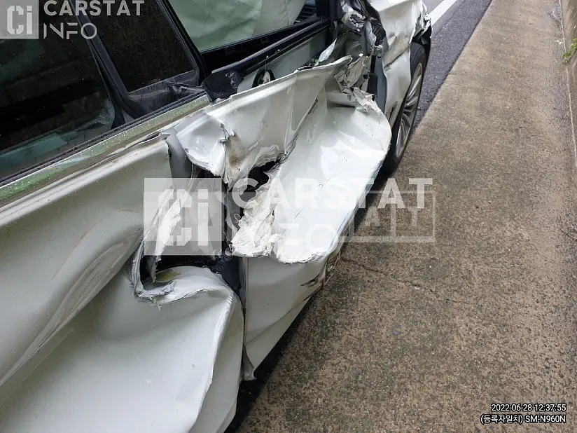Photo 2 of 17: 2015 BMW 320d Gran Turismo, VIN WBA3Y3100FGH95704 — Korean insurance auction