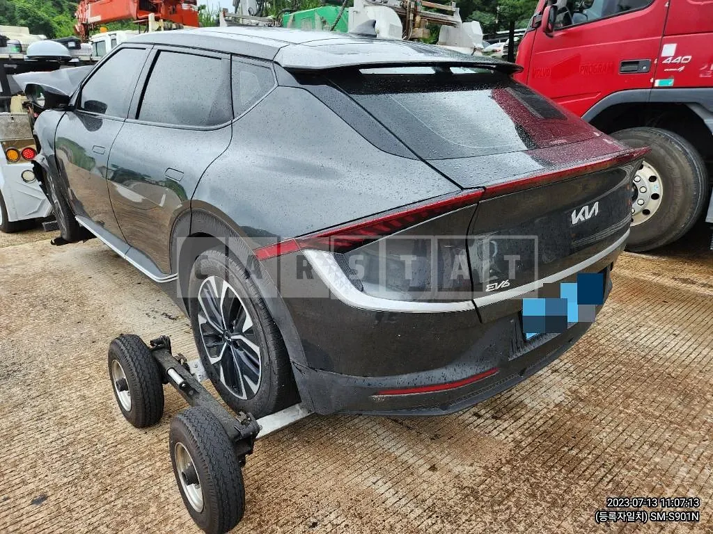 Photo 2 of 41: 2022 Kia EV6 Long Range Air, VIN KNAC281AFNA081590 — Korean insurance auction