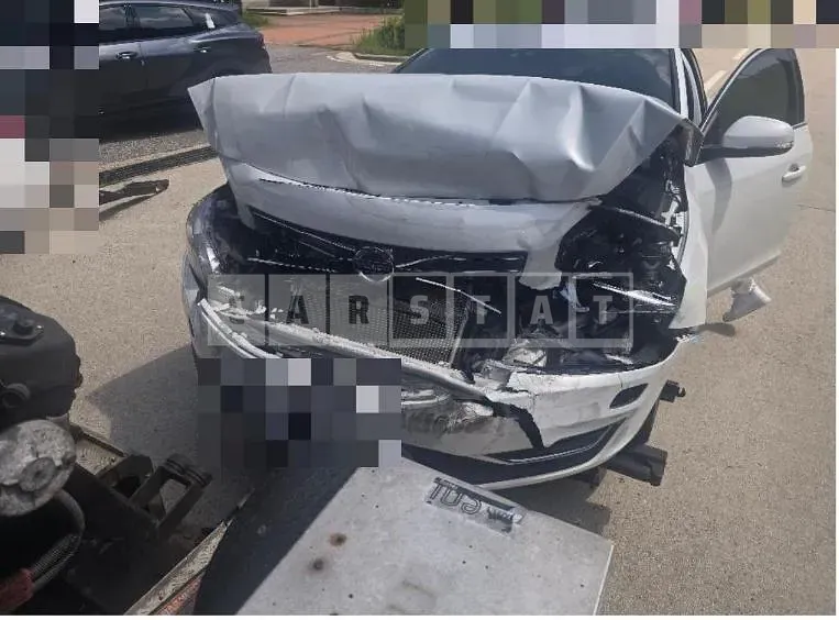 Photo 2 of 4: 2017 Volvo S60D4 — Korean insurance auction