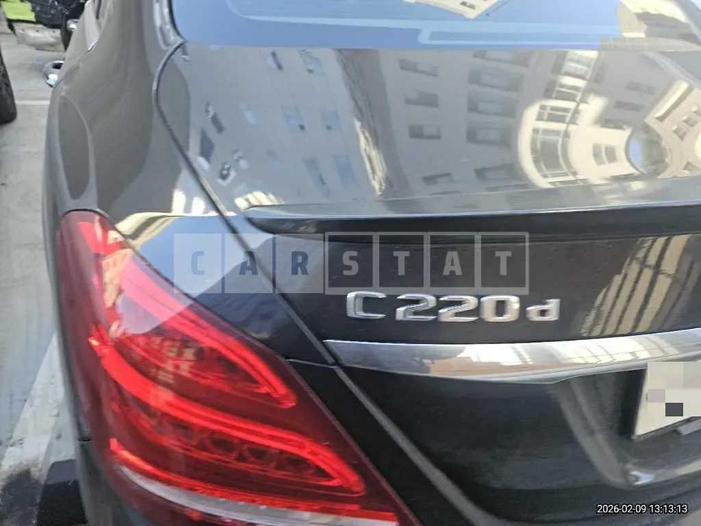 Photo 2 of 29: 2018 Mercedes-Benz C220 d — Korean insurance auction