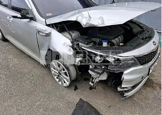 Photo 2 of 8: 2017 Kia K5 — Korean insurance auction
