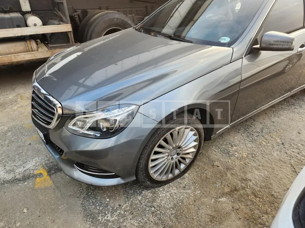 Photo 2 of 13: 2015 Mercedes-Benz E300, VIN WDDHF5FB9GB221611 — Korean insurance auction