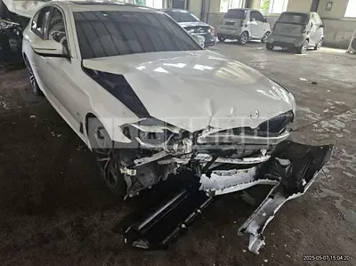 Photo 1 of 13: 2022 BMW 520i — Korean insurance auction